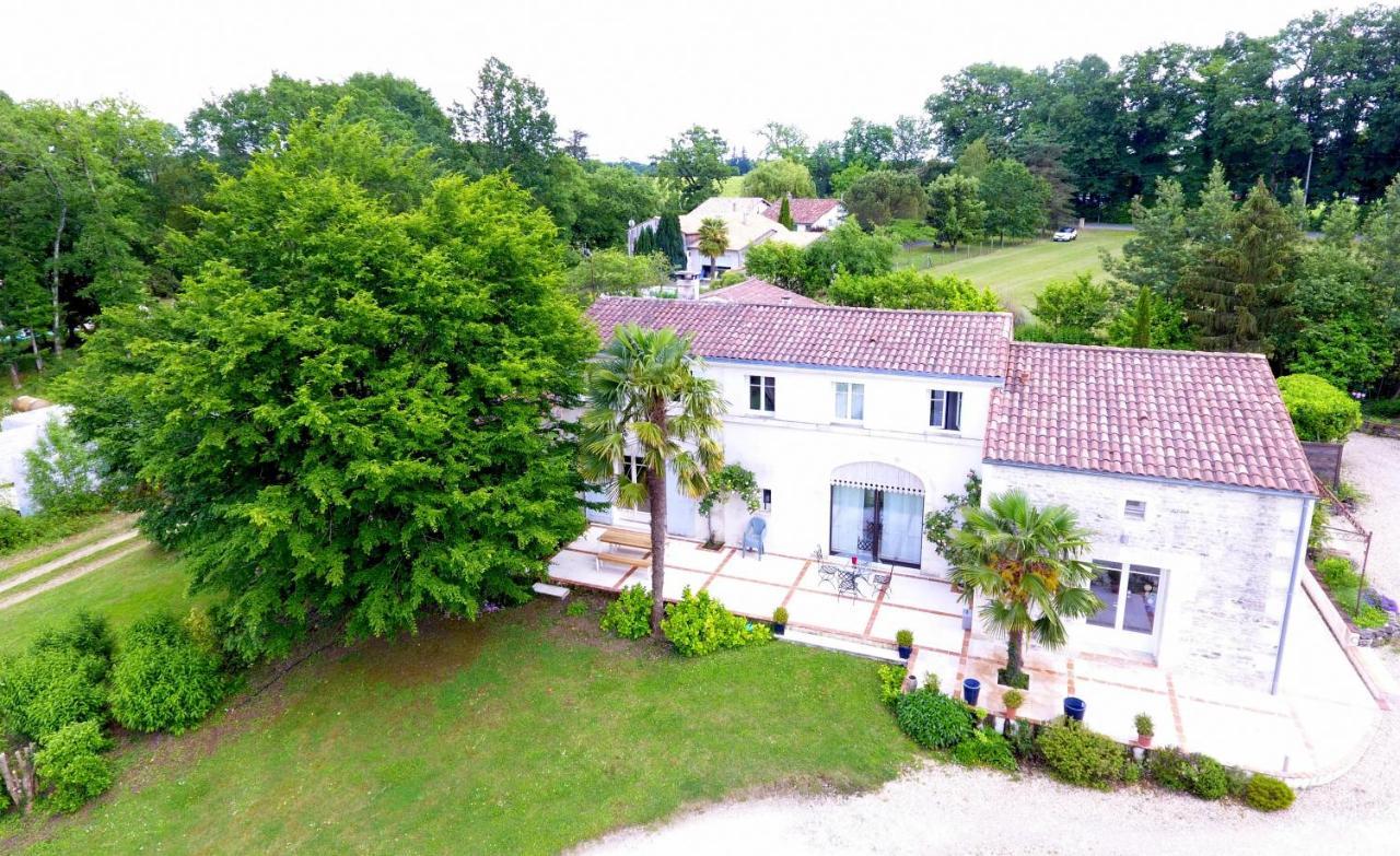 Le Logis De La Brumanderie - Saintes Fontcouverte  Экстерьер фото