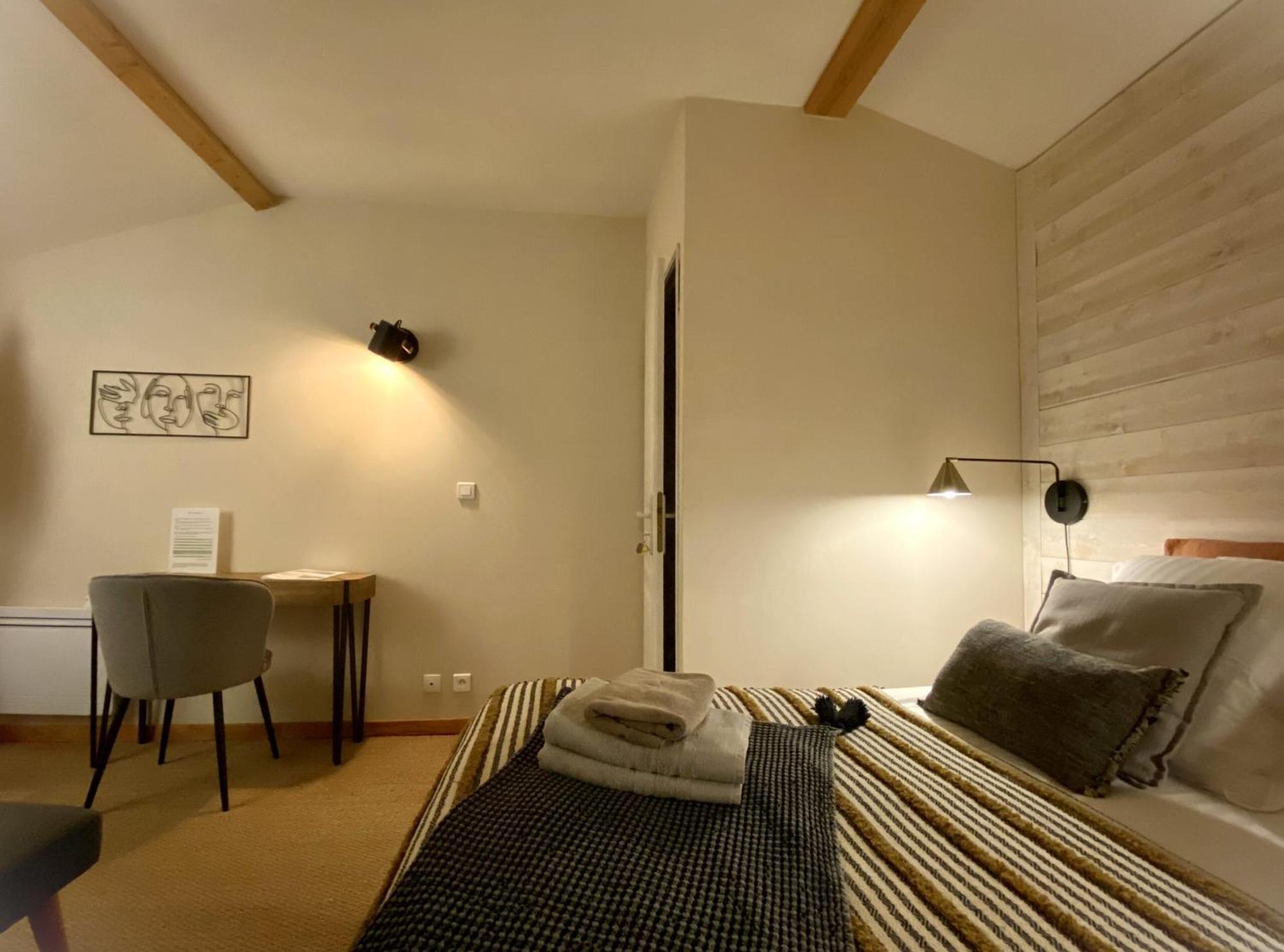 Le Logis De La Brumanderie - Saintes Fontcouverte  Номер фото