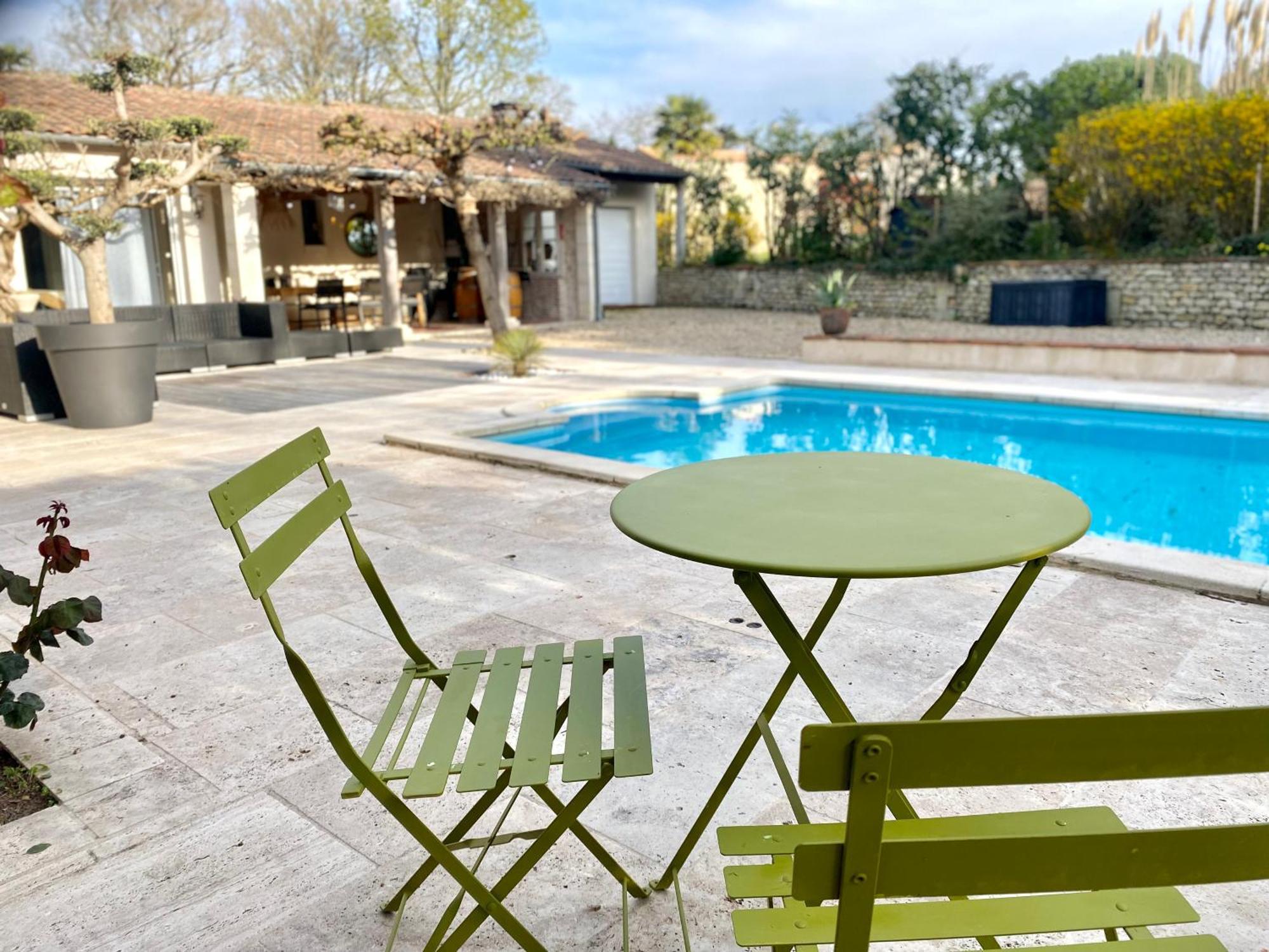 Le Logis De La Brumanderie - Saintes Fontcouverte  Номер фото