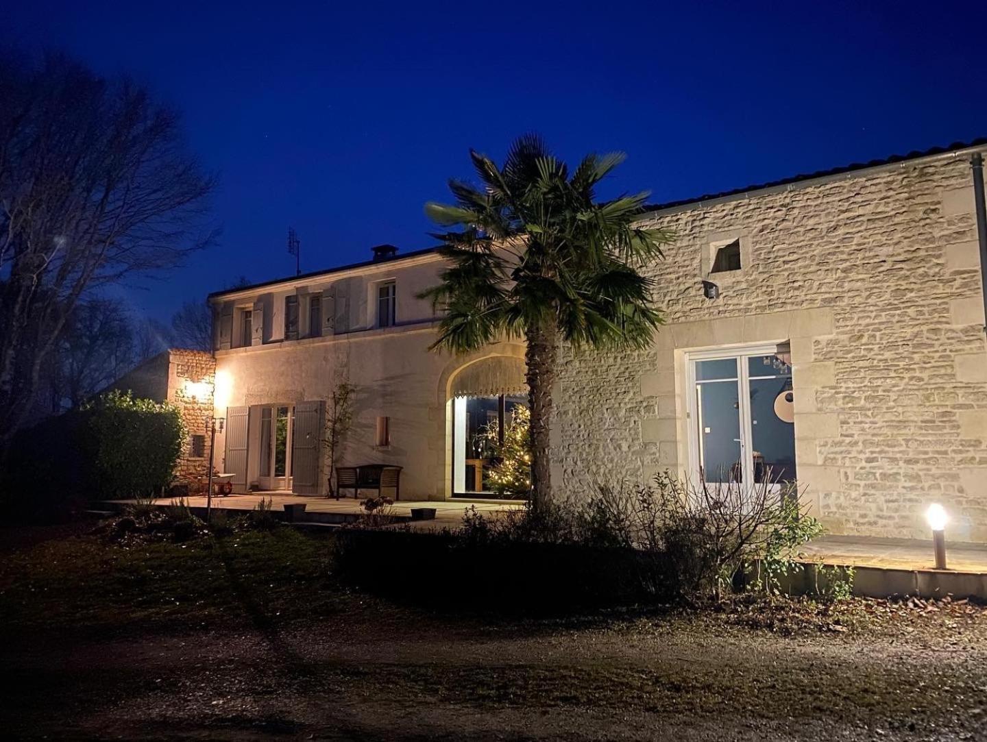 Le Logis De La Brumanderie - Saintes Fontcouverte  Экстерьер фото